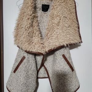 Love Tree Women's Shaggy Faux Fur Vest - Cream and Brown